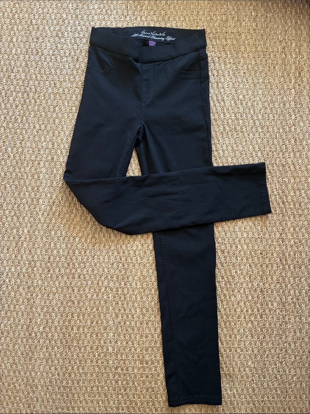 GV Black Slim Straight Leg Pull-On Pants, Small